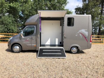 Yorkshire Horsebox Hire with Yorkshire Equimove