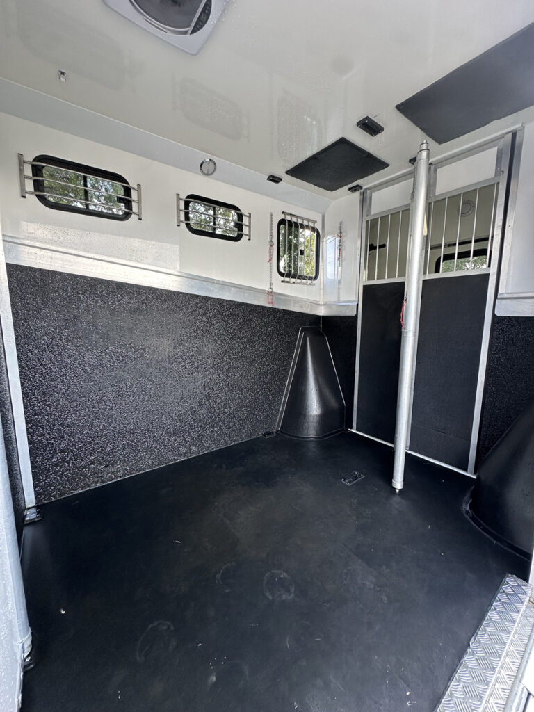 Transport your horse with Yorkshire Equimove